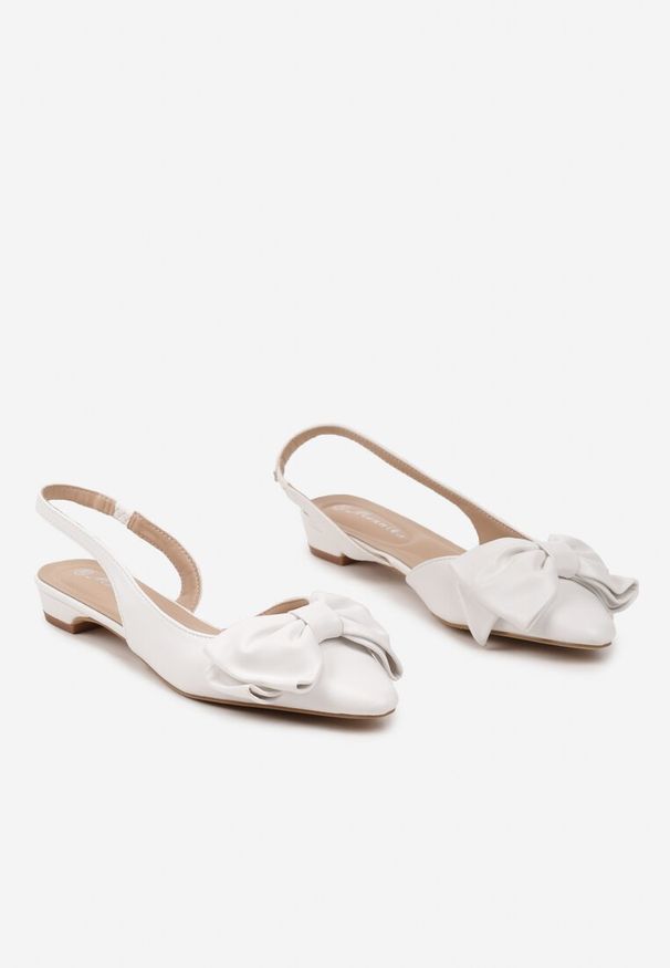 Renee - Białe Sandały Bez Pięty z Kokardą Nolretia. Kolor: biały. Materiał: jeans. Obcas: na obcasie. Styl: elegancki. Wysokość obcasa: niski