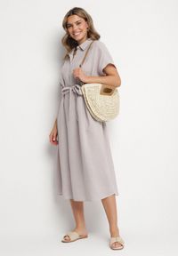 Born2be - Jasnoszara Sukienka z Wiskozy o Koszulowym Kroju z Wiązanym Paskiem Danisna. Okazja: na co dzień. Kolor: szary. Materiał: wiskoza. Długość rękawa: krótki rękaw. Wzór: aplikacja. Typ sukienki: koszulowe. Styl: elegancki, casual, klasyczny. Długość: midi #6