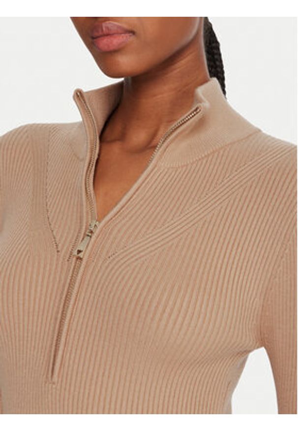 Guess Sukienka codzienna W5BK45 Z0572 Beżowy Slim Fit. Okazja: na co dzień. Kolor: beżowy. Materiał: syntetyk, wiskoza. Typ sukienki: proste. Styl: casual