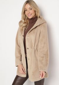 Born2be - Beżowa Kurtka ze Sztucznego Futerka z Kapturem Innalitha. Typ kołnierza: kaptur. Kolor: beżowy. Materiał: futro #3