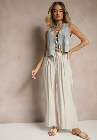 Renee - Jasnoszare Spodnie Typu Palazzo o Szerokim Kroju High Waist Ozdobione Wiązaniem Yaslevia. Okazja: na co dzień. Stan: podwyższony. Kolor: szary. Wzór: aplikacja. Styl: elegancki, casual #3