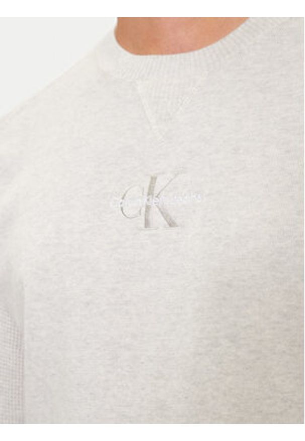Calvin Klein Jeans Sweter Monologo J30J325671 Szary Regular Fit. Kolor: szary. Materiał: bawełna