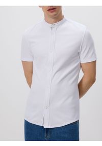 Reserved - Koszula super slim fit ze stójką - biały. Typ kołnierza: kołnierzyk stójkowy. Kolor: biały. Materiał: bawełna, dzianina