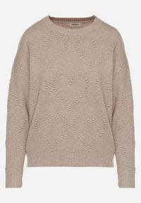 Born2be - Beżowy Sweter Ozdobiony Motywem Serc Unisae. Okazja: na co dzień. Kolor: beżowy. Materiał: jeans. Wzór: aplikacja. Styl: casual #7