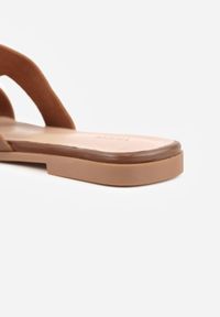 Born2be - Brązowe Klapki VICES Casual z Kwadratowym Noskiem i Wycięciami Zepaela. Okazja: na co dzień. Kolor: brązowy. Materiał: jeans. Styl: casual #2