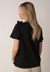 Born2be - Czarny Klasyczny T-shirt z Bawełny Zdobiony Aplikacją 3D w Kształcie Kwiatów Noebel. Okazja: na co dzień. Kolor: czarny. Materiał: bawełna. Wzór: kwiaty, aplikacja. Styl: klasyczny #5