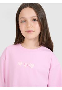 4f - 4F T-shirt oversize z nadrukiem dziewczęcy - różowy 140 (9-10 lat). Okazja: na co dzień. Kolor: różowy. Materiał: jersey, bawełna, materiał. Długość rękawa: krótki rękaw. Długość: krótkie. Wzór: nadruk. Sezon: lato. Styl: klasyczny, casual, elegancki, sportowy #1
