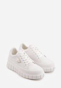Renee - Białe Sneakersy VICES na Tłoczonej Podeszwie w Stylu Chunky Myninis. Okazja: na co dzień. Kolor: biały. Materiał: skóra, koronka. Obcas: na platformie #9