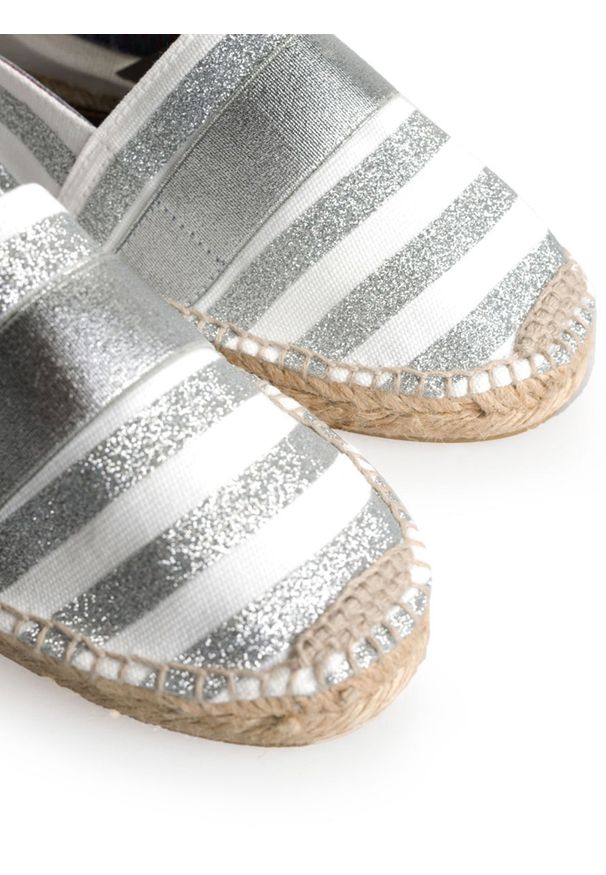 Trussardi Jeans Espadryle | 79A90602 | Kobieta | Srebrny. Nosek buta: okrągły. Kolor: srebrny. Materiał: skóra, tkanina. Wzór: aplikacja