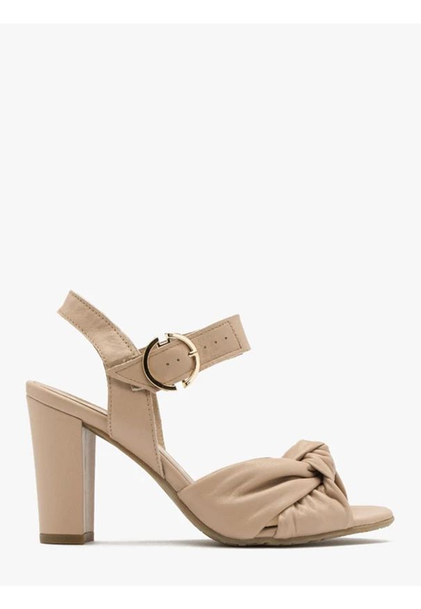 Ryłko - Beżowy sandał na słupku. Kolor: beżowy. Materiał: skóra. Obcas: na słupku. Styl: street. Wysokość obcasa: średni