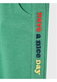 United Colors of Benetton - United Colors Of Benetton Spodnie dresowe 3J68GF020 Zielony Regular Fit. Kolor: zielony. Materiał: bawełna, dresówka #2