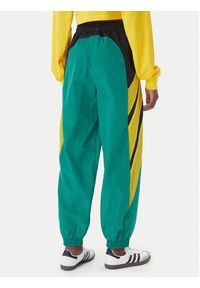 Adidas - adidas Spodnie dresowe Sport Santiago KD2971 Zielony Loose Fit. Kolor: zielony. Materiał: syntetyk #5
