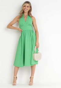 Born2be - Zielona Rozkloszowana Sukienka z Wiązaniem na Szyi Nosalae. Kolor: zielony. Typ sukienki: kopertowe