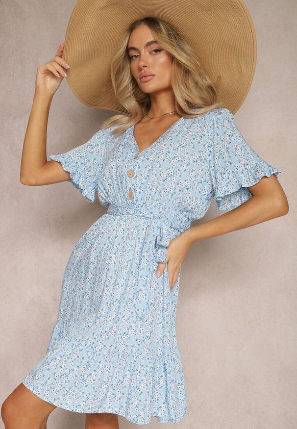 Renee - Niebieska Rozkloszowana Sukienka Wiskozowa Mini w Kwiatowy Print z Falbanką Taelle. Kolor: niebieski. Materiał: wiskoza. Wzór: kwiaty, nadruk. Długość: mini