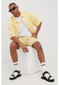 Levi's® - Levi's koszula jeansowa męska kolor żółty relaxed z kołnierzykiem klasycznym. Okazja: na spotkanie biznesowe. Typ kołnierza: kołnierzyk klasyczny. Kolor: żółty. Materiał: jeans. Styl: klasyczny
