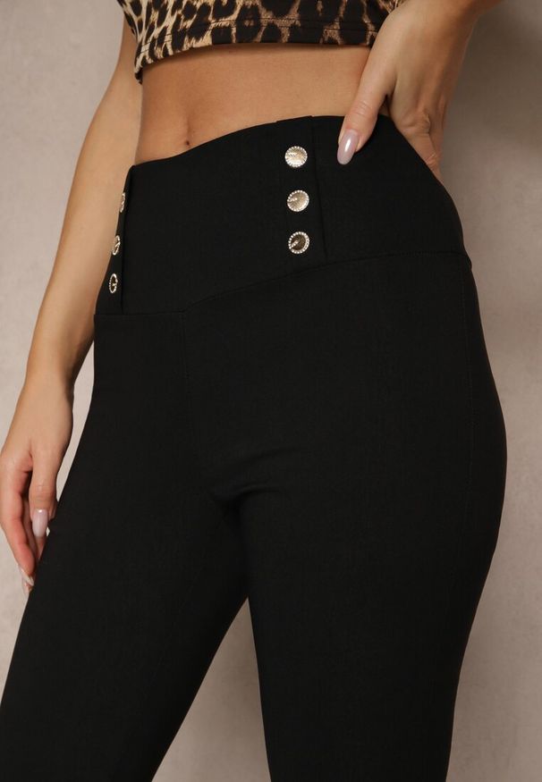 Renee - Czarne Legginsy High Waist z Ozdobnymi Guzikami Kolowenia. Stan: podwyższony. Kolor: czarny. Materiał: tkanina