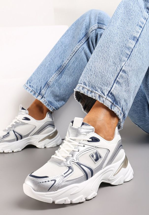 Renee - Białe Sznurowane Sneakersy z Siateczką i Wycięciami Solenare. Kolor: biały