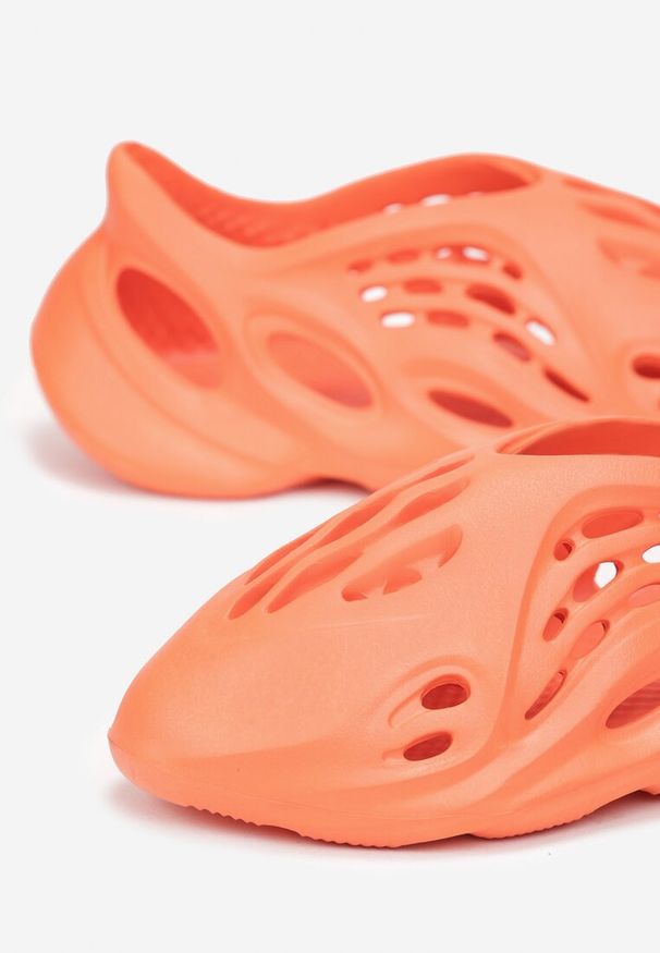 Renee - Pomarańczowe Wsuwane Sneakersy z Lekkiej Pianki z Wycięciami Bonasna. Zapięcie: bez zapięcia. Kolor: pomarańczowy