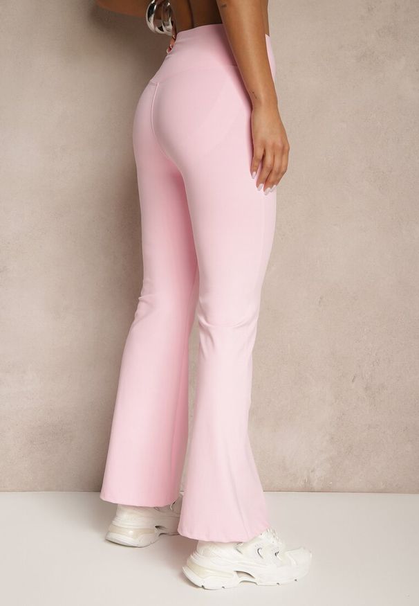 Renee - Różowe Spodnie Dzwony Legginsy High Waist Onellin. Okazja: na co dzień, na uczelnię. Stan: podwyższony. Kolor: różowy. Styl: retro, elegancki, casual