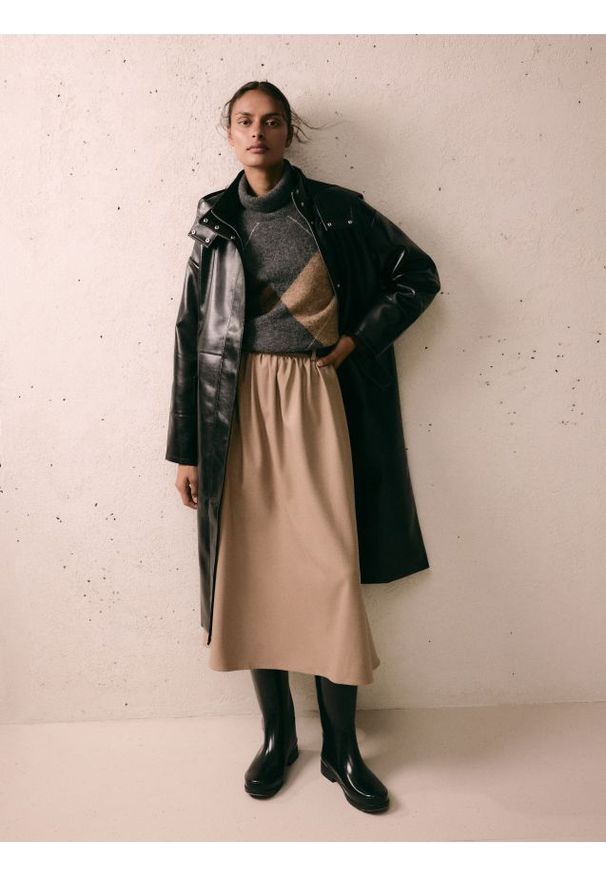 Reserved - Płaszcz z imitacji skóry - czarny. Kolor: czarny. Materiał: skóra