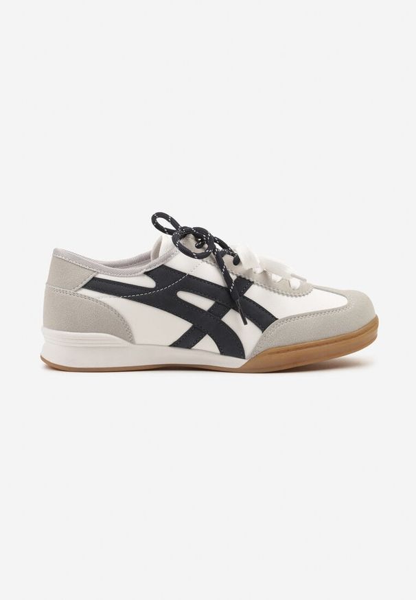 Born2be - Białe Sneakersy z Podwójnym Wiązaniem Ozdobione Paskami Varozi. Okazja: na co dzień. Zapięcie: pasek. Kolor: biały. Materiał: jeans. Wzór: aplikacja