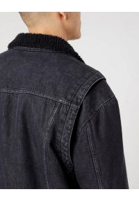 Wrangler - WRANGLER ANTI FIT SHERPA MĘSKA KURTKA JEANSOWA ONE CHANCE W4727029P 112321160. Materiał: jeans