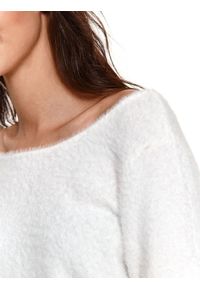 TOP SECRET - Sweter damski z okrągłym dekoltem. Okazja: na co dzień. Kolor: biały. Materiał: materiał. Długość: długie. Sezon: zima. Styl: casual #2