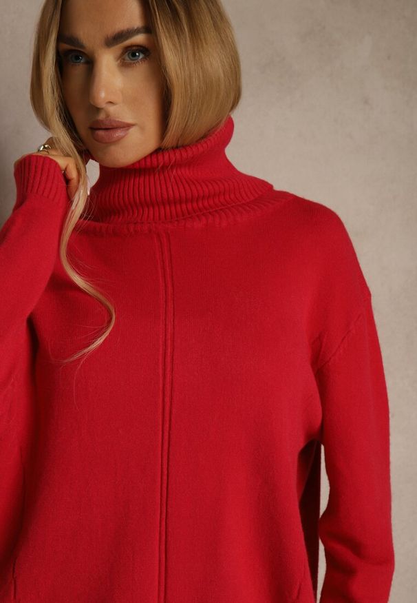 Renee - Czerwony Golf o Fasonie Klasycznego Swetra z Domieszką Kaszmiru Rorilaine. Okazja: na co dzień. Typ kołnierza: golf. Kolor: czerwony. Materiał: kaszmir. Długość rękawa: długi rękaw. Długość: długie. Wzór: aplikacja. Styl: klasyczny