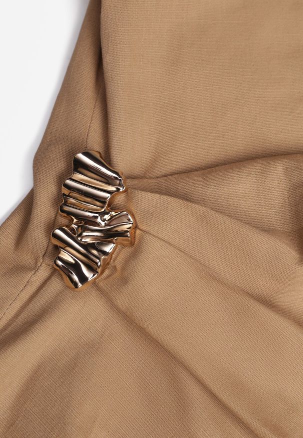 Born2be - Beżowa Bawełniana Bluzka o Asymetrycznym Marszczonym Kroju z Aplikacją Omphasia. Okazja: na co dzień. Kolor: beżowy. Materiał: bawełna. Wzór: aplikacja. Styl: casual, elegancki