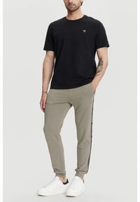 Guess - GUESS Zielone męskie spodnie dresowe z lampasami New Arlo, Rozmiar S. Kolor: zielony. Materiał: dresówka #3