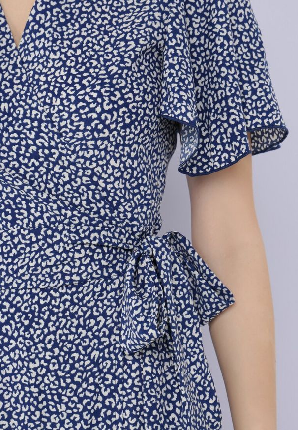 Born2be - Granatowa Sukienka Theminophe. Okazja: na co dzień. Kolor: niebieski. Materiał: wiskoza, tkanina, materiał. Wzór: kropki. Typ sukienki: proste, kopertowe, rozkloszowane. Styl: casual. Długość: maxi