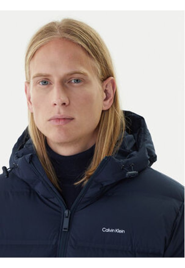Calvin Klein Kurtka puchowa LV04LD516G Niebieski Regular Fit. Kolor: niebieski. Materiał: syntetyk