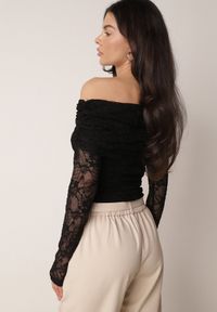 Born2be - Czarna Koronkowa Elegancka Bluzka z Wywiniętym Dekoltem Zinvalur. Okazja: na co dzień, na imprezę. Kolor: czarny. Materiał: koronka. Styl: elegancki #2