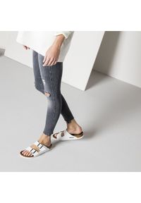 Birkenstock - Klapki damskie BIRKENSTOCK ARIZONA. Okazja: na spacer, na co dzień, do pracy. Kolor: biały. Styl: casual #7