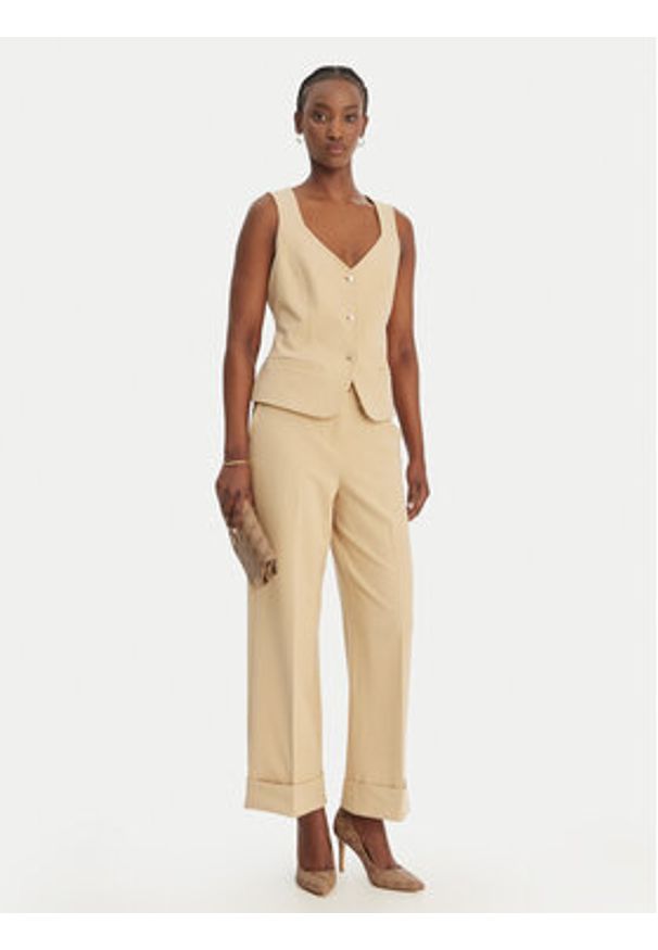 Guess Spodnie materiałowe W6GB17 W1894 Brązowy Regular Fit. Kolor: brązowy. Materiał: syntetyk, wiskoza