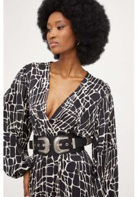 Answear Lab sukienka kolor czarny maxi rozkloszowana. Kolor: czarny. Materiał: satyna, materiał. Długość rękawa: długi rękaw. Wzór: ze splotem. Typ sukienki: rozkloszowane. Styl: wakacyjny. Długość: maxi #2