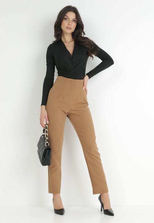 Born2be - Beżowe Spodnie Cygaretki High Waist Caphe. Okazja: na co dzień. Stan: podwyższony. Kolor: beżowy. Materiał: tkanina. Styl: elegancki, casual