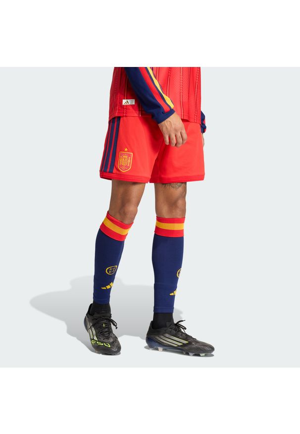 Adidas - Autentyczne szorty podstawowe Hiszpania 26. Kolor: czerwony, wielokolorowy, różowy. Technologia: ClimaCool (Adidas). Sport: piłka nożna