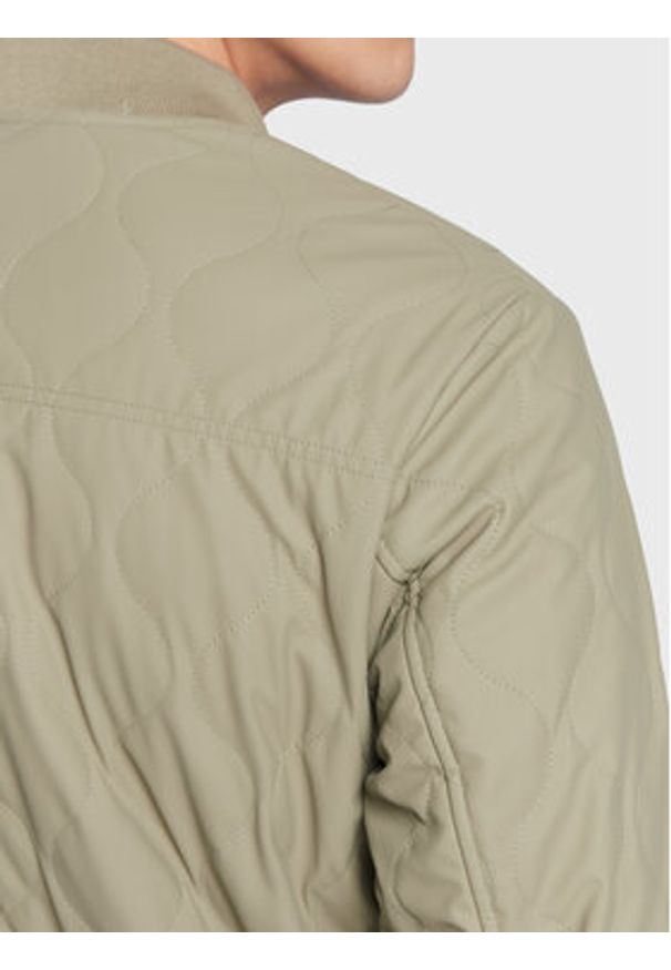Guess Kurtka bomber M3RL08 WBS80 Zielony Regular Fit. Kolor: zielony. Materiał: syntetyk