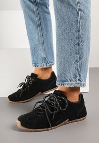 Renee - Czarne Sneakersy Ozdobione Podwójnym Sznurowaniem Lirania. Okazja: na co dzień. Zapięcie: sznurówki. Kolor: czarny. Materiał: jeans. Wzór: aplikacja. Obcas: na obcasie. Wysokość obcasa: niski #4