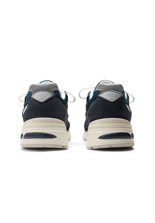 Buty unisex New Balance U991VN2 – granatowe. Kolor: niebieski. Materiał: skóra, guma. Szerokość cholewki: normalna. Sport: bieganie