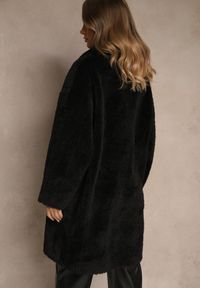 Renee - Czarny Płaszcz Teddy o Dwurzędowym Kroju Oversize Azzena. Okazja: na spacer, na co dzień. Typ kołnierza: golf. Kolor: czarny. Materiał: jeans. Styl: casual #5