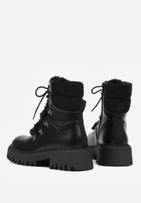 Born2be - Czarne Causualowe Trapery Zdobione Futerkiem na Języku Charnas. Nosek buta: okrągły. Zapięcie: zamek. Kolor: czarny. Wzór: aplikacja. Materiał: futro. Sezon: zima. Obcas: na obcasie. Styl: klasyczny. Wysokość obcasa: niski #6