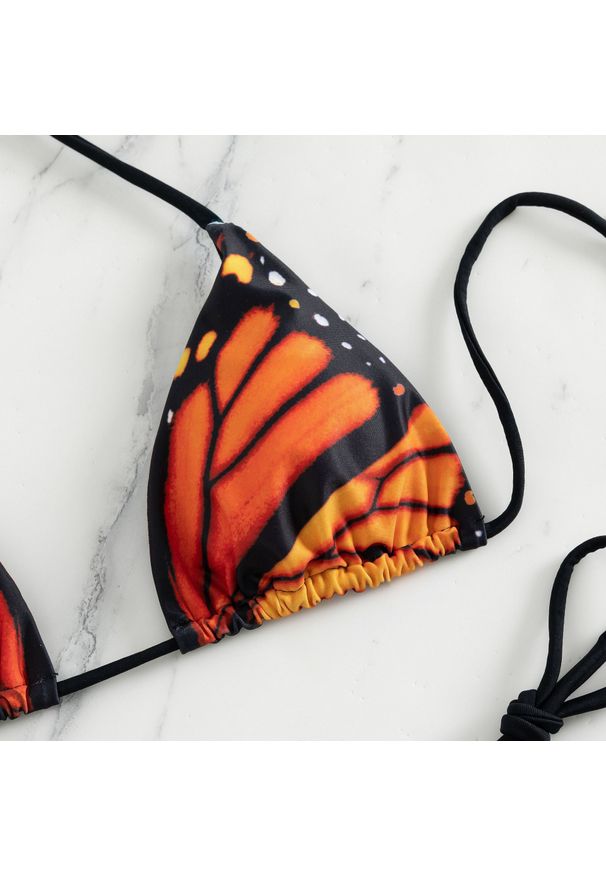 Intica - Strój kąpielowy dwuczęściowy na lato z regulowanymi ramiączkami Gabie. Kolor: wielokolorowy. Materiał: materiał