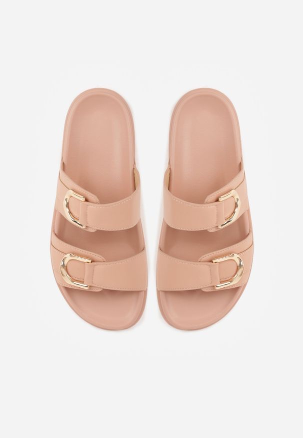 Born2be - Różowe Klapki Ozdobione Dwoma Klamrami Sthosaildy. Okazja: na spacer. Kolor: różowy. Materiał: satyna. Wzór: aplikacja. Sezon: lato. Styl: elegancki, boho