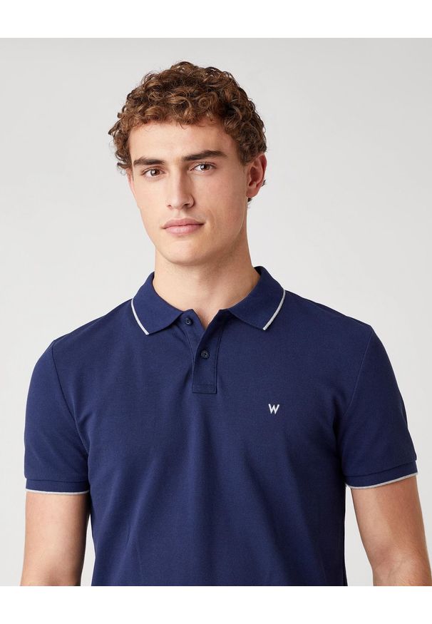 Wrangler - MĘSKA KOSZULKA POLO WRANGLER SS PIQUE POLO NAVY W7D5K4114 112131754. Typ kołnierza: polo