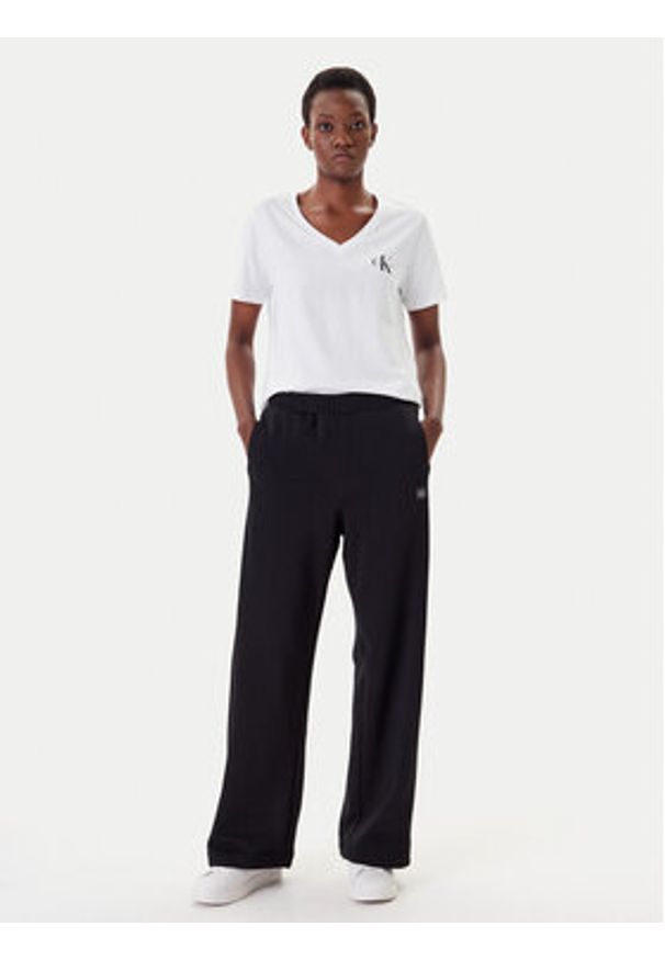Calvin Klein Jeans Spodnie dresowe LV047C249G Czarny Regular Fit. Kolor: czarny. Materiał: bawełna