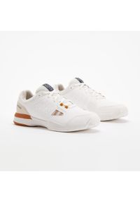 ARTENGO - Buty tenisowe męskie Artengo TS500 na każdą nawierzchnię. Kolor: biały, beżowy, brązowy, wielokolorowy. Materiał: kauczuk. Szerokość cholewki: normalna. Sport: tenis
