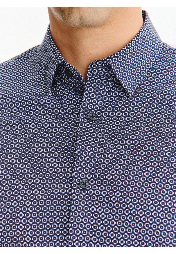 Pako Lorente - PAKO LORENTE – Granatowa koszula w kwiaty. Kolor: niebieski. Materiał: bawełna, elastan. Długość rękawa: długi rękaw. Długość: długie. Wzór: kwiaty