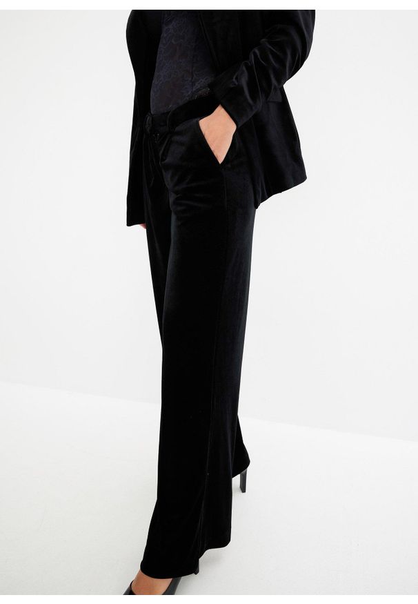 bonprix - Spodnie z miękkiego aksamitu. Kolor: czarny